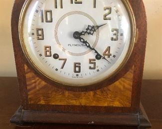 Mantle clock with key
