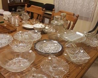 Lots of vintage glassware