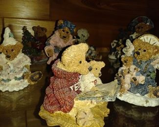Bear figurines