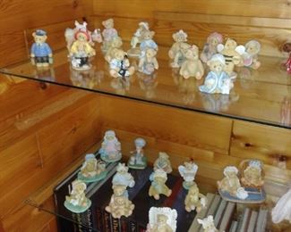 More beer figurines and assorted books