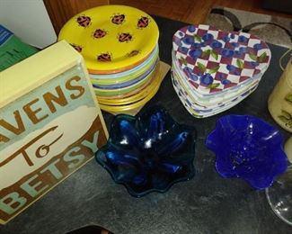 Sets of dessert plates