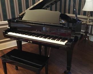 YOUNG CHANG G-157 (5'2")  POLISHED EBONY BABY GRAND PIANO