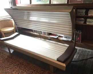 TANNING BED