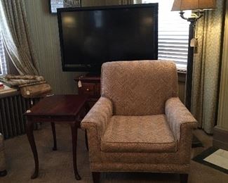 UPHOLSTERED COMFY CHAIRS