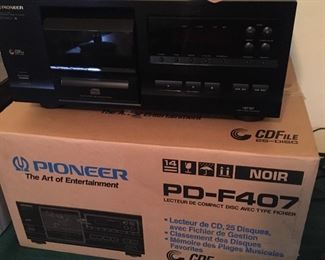 PIONEER PD-F407 25 DISK CD PLAYER