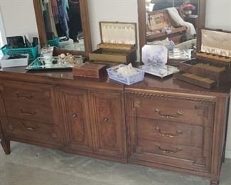 Vintage Thomasville Dresser with Two Mirrors