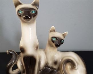 Vintage Siamese Cat Night Light https://ctbids.com/#!/description/share/280827