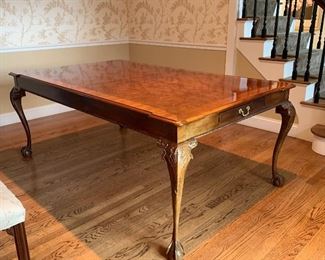 Stunning Henredon dining room table w/6 side chairs and arm chairs also w/2 leaves and pads - small drawer on both ends -serve the holiday dinner on this.