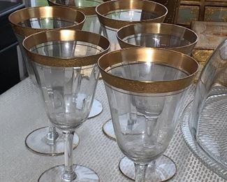 6 of 10 Gold rimmed wine glasses 