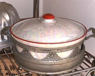 Vintage casserole dish w/server 
