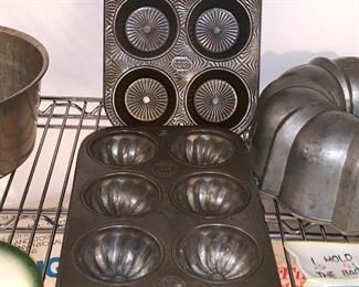 Vintage muffins pans 