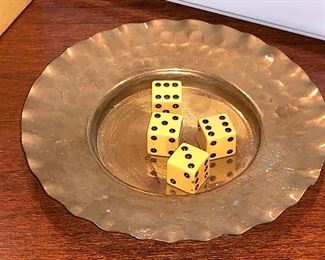 4 vintage mini dice 