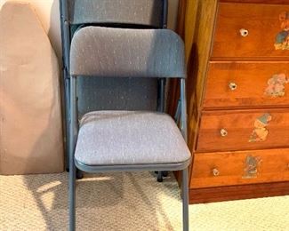 4 upholstered folding chairs 