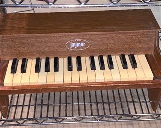 Vintage Jaymar toy piano - 30 keys 