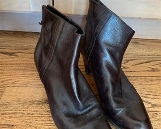 Stuart Weitzman Ladies leather boots