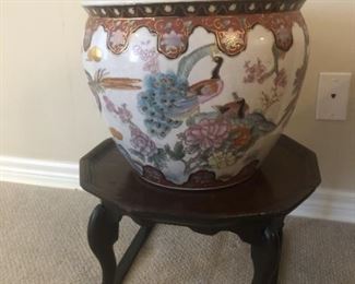 LARGE ORIENTAL POT ON STAND
