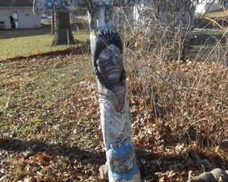 This is sooooo cool!  A cement totem pole! 