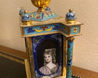 Cloisonné double portrait clock