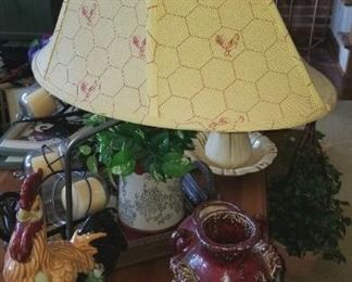 Large glazed ceramic Rooster Lamp and various decorator pieces 