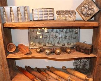 Rustic and country aesthetic kitchenware, house ware and accessories (utensils, pots & pans, molds, pins, baskets, candlesticks, fire plaques, etc.), significant collection of antique American and continental copper ware, antique quilts and textiles, 