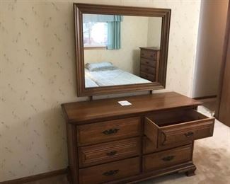 Young Hinkle 5 Piece Bedroom Set