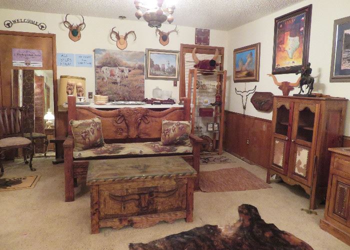 Longhorn room - overview - upstairs in house