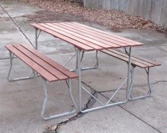 Picnic table