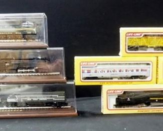 Collection Of Hallmark Great American Railways 20th Century Series Trains In Cases(See Descrip), Qty 3 And Life-Like HO Scale Cars, Qty 4, Total Qty 7