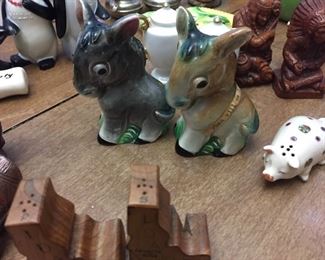 Pair o' assess for your salt & pepper-one of nearly 100 vintage S&Ps