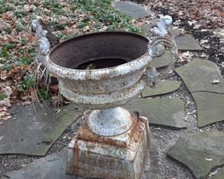 Cast iron planter / fountain