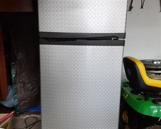 Gladiator refrigerator 