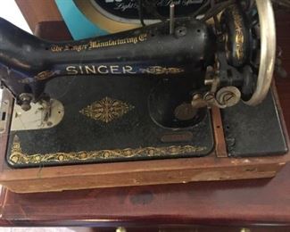 Early 1900's Singer Sewing Machine y-serial