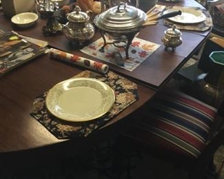 Early 1900's Table with 6 Chairs Very Nice