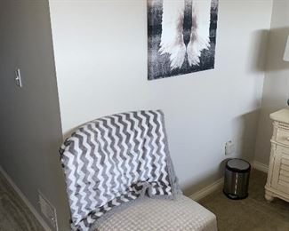 UPHOLSTERED ARMLESS CHAIR