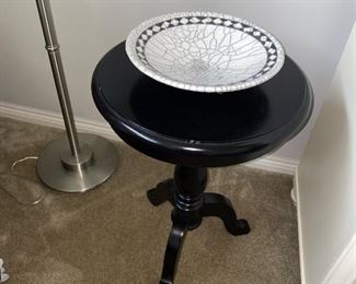 ROUND SIDE TABLE