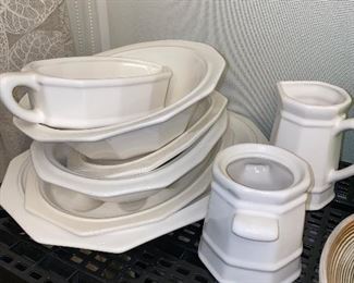 PFALTZGRAFF DINNERWARE SET 