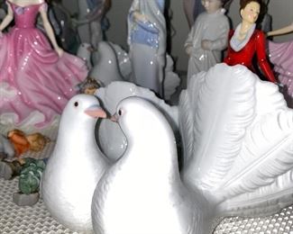 LLADRO COUPLE OF DOVES FIGURINE
