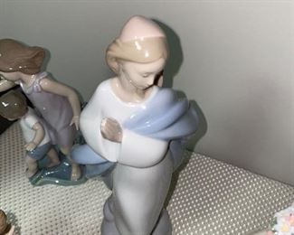 NAO BY LLADRO #1441 HOLY MARY NATIVITIY FIGURINE 