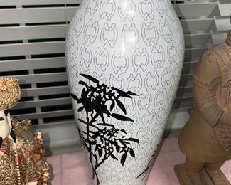 LARGE ASIAN FLOOR VASE 