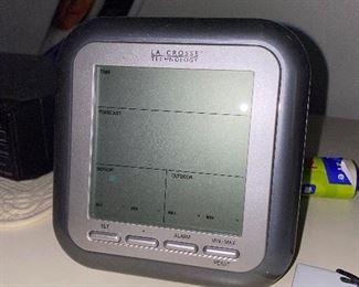 LA CROSS TECHNOLOGY WEATHER STATION 