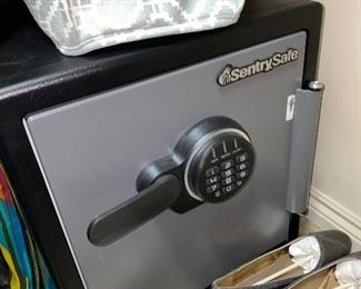 SENTRY SAFE ELECTRONIC SAFE