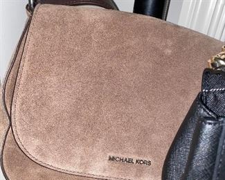 MICHAEL KORS WOMEN’S HANDBAG
