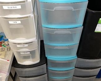 PLASTIC STORAGE CONTAINERS 