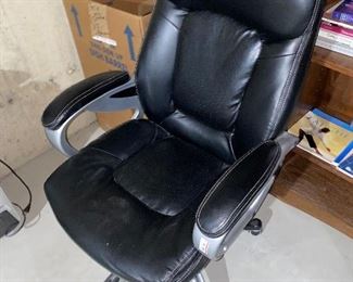 OFFICE CHAIR 