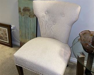 ARMLESS UPHOLSTERED DINING CHAIR 