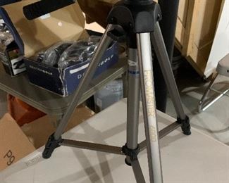 CAMERA TRIPOD