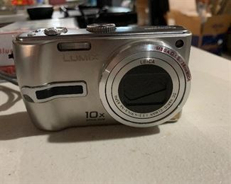 LUMIX DIGITAL CAMERA 