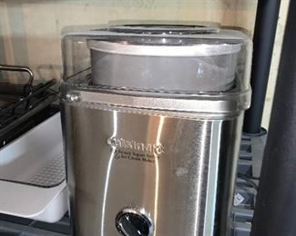 CUISINART ICE CREAM MAKER