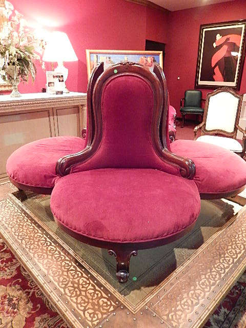 CIRCULAR RED VELVET CONFIDANTE SOFA