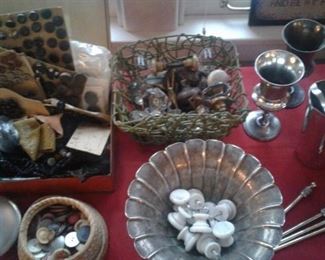 Buttons-jet and metal bakelite more, 